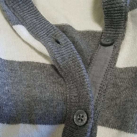 Hollister Spring Grey White Stripped Button Down Womens MED Cardigan Sweater EUC - Picture 10 of 12